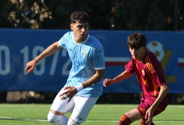 Un autogol scatena la festa della Roma: Lazio ko, il derby è giallorosso